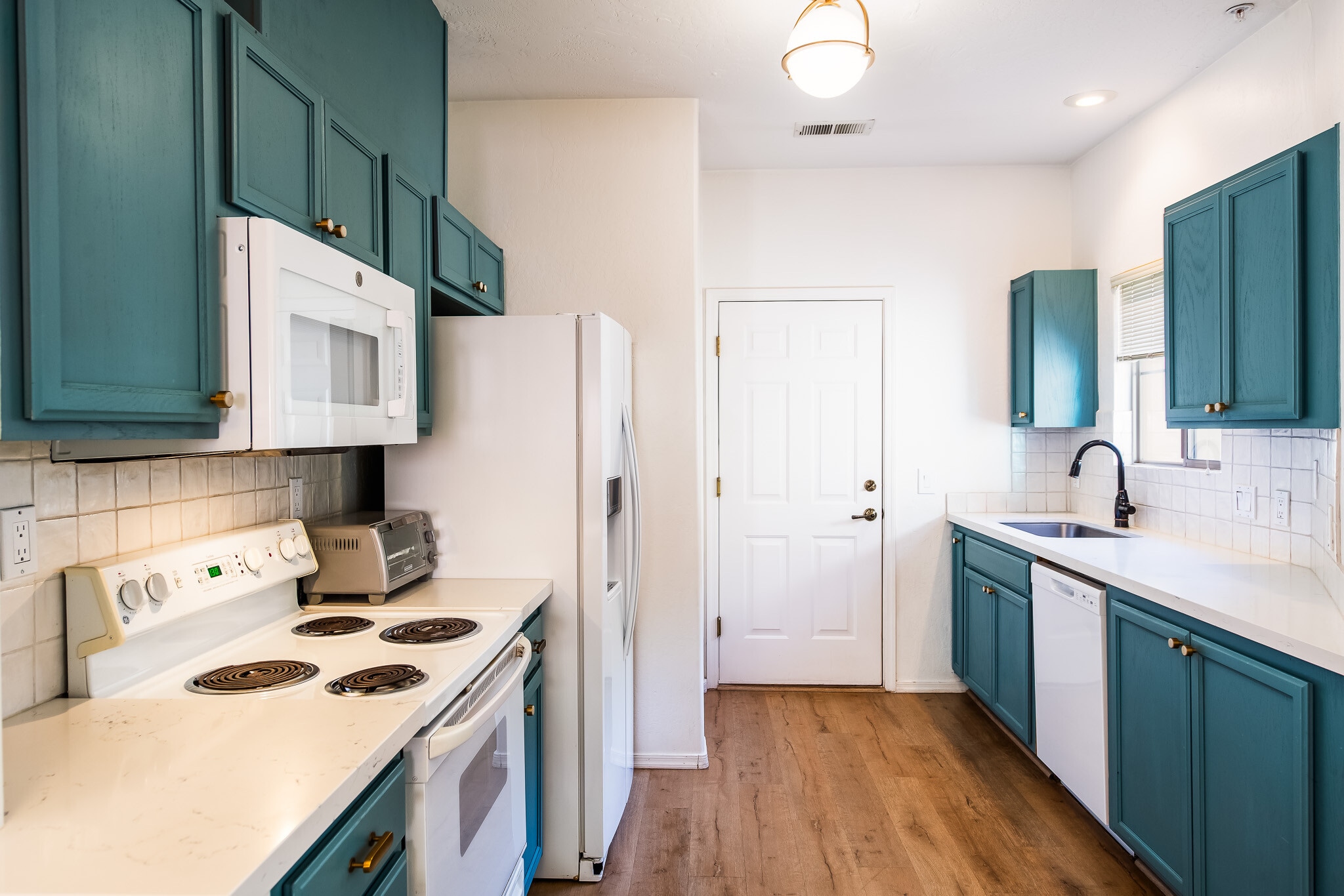 Building Photo - 102 Pine Leaf Ln