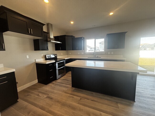 Building Photo - 1373 E Bell Buoy Way