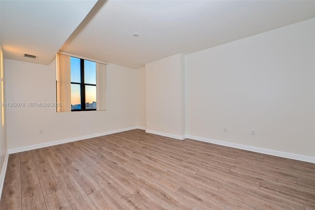 Building Photo - 888 Douglas Rd