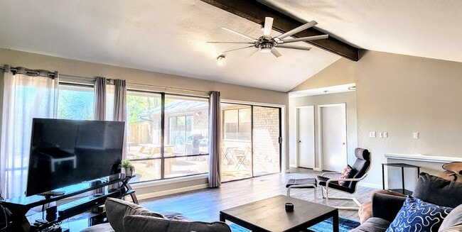 Building Photo - 1813 Calico Ln