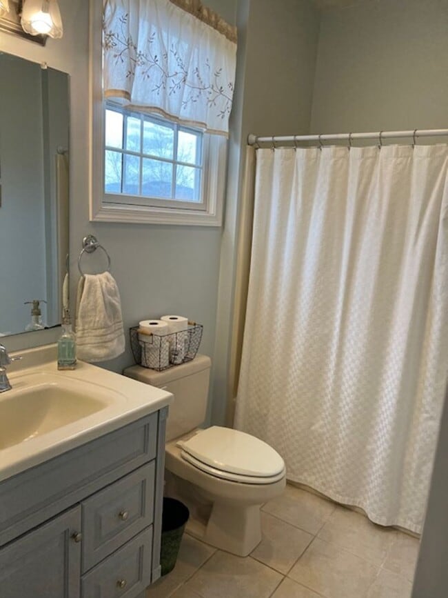 Building Photo - Single Family Home with Breathtaking Views