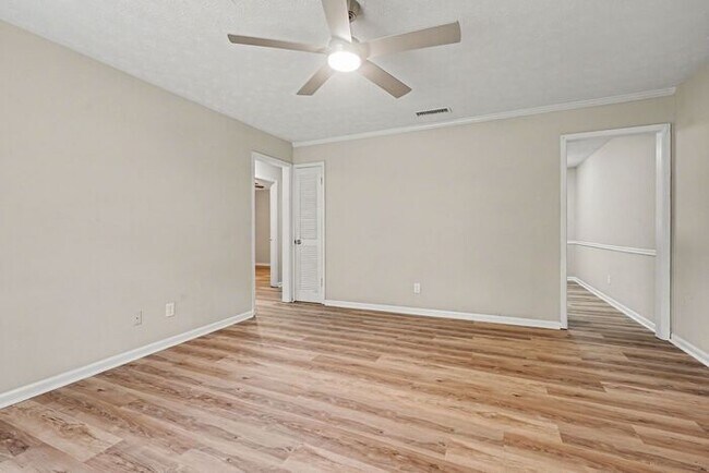 Building Photo - 2BR/1BA Duplex Conveniently Located Off Pleasant Hill & Cruse Rd!
