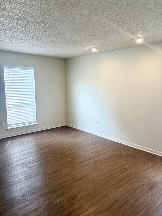 Building Photo - 5109 Nicholson Dr