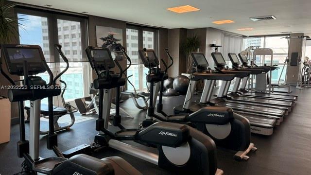 Building Photo - 950 Brickell Bay Dr