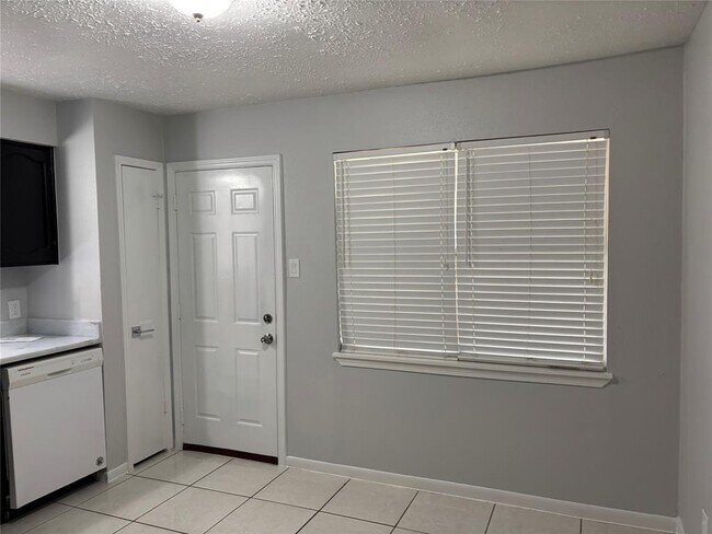Building Photo - 3139 Wuthering Heights Dr