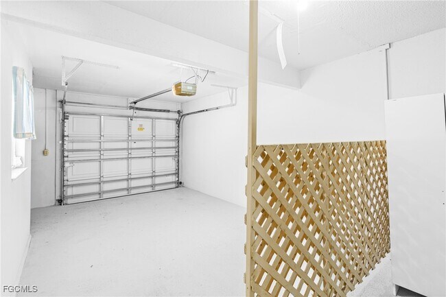 Building Photo - 6004 Deming Ave