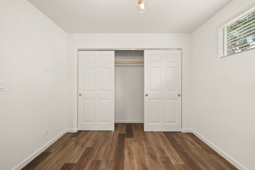 Building Photo - 5136 Hillcrest Dr