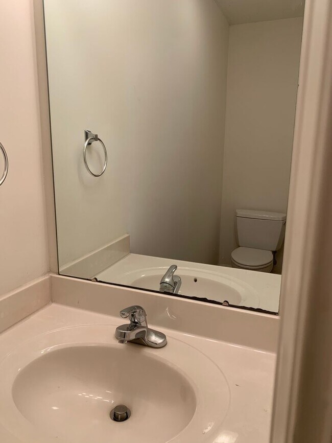 Building Photo - 1541SF 3BR 2.5BA