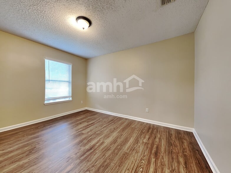 Building Photo - 334 Turtle Dove Dr