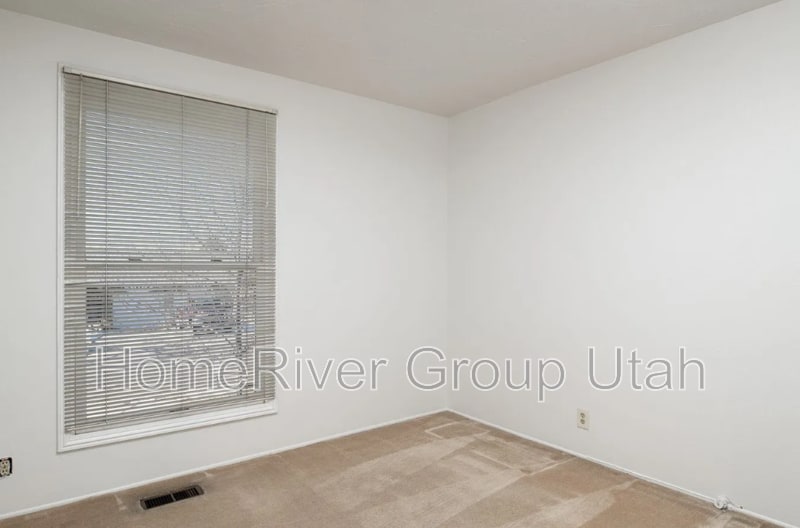 Building Photo - 2699 Grandview Dr