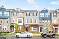Building Photo - 1815 Iris Ln