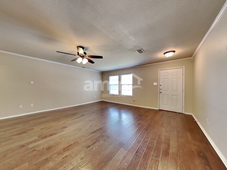 Building Photo - 516 Blue Sage Dr