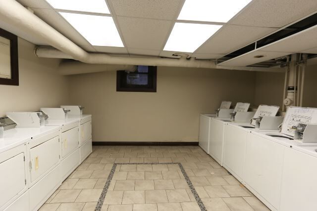 Building Photo - 629 W Belmont Ave