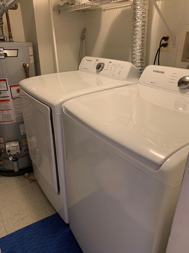 Building Photo - 721 Stony Brook Way