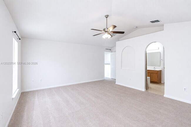 Building Photo - 6136 NW Gaylord Terrace