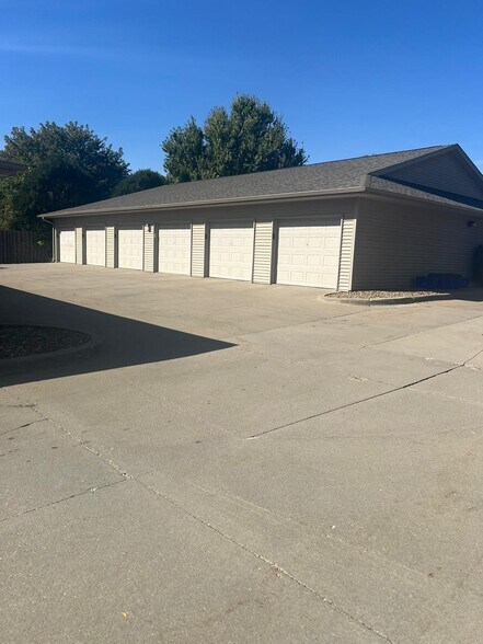 Building Photo - 30 Zeller Ct