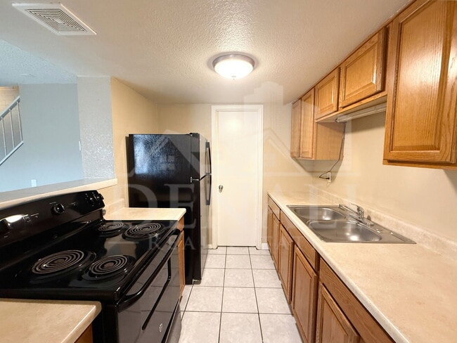 Building Photo - 4514 E Riverside St