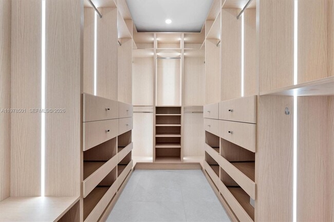 Building Photo - 4000 N Circle Dr