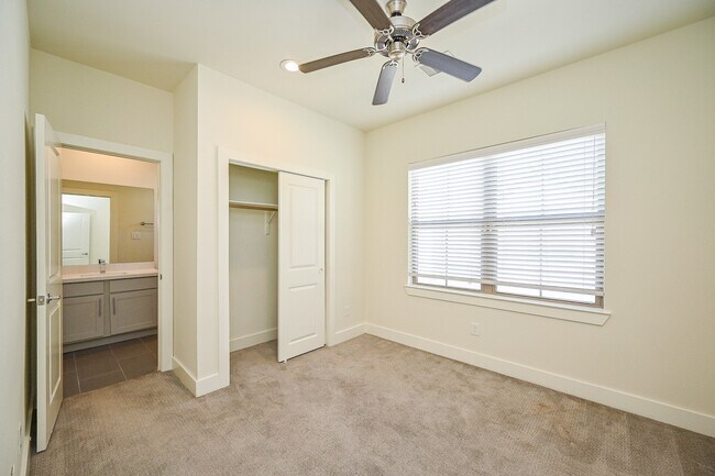 Building Photo - 1106 Fuschia Rd