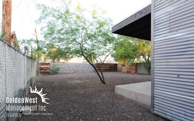 Building Photo - Charming 1Bdm 1Ba Unit in the Heart of Pho...