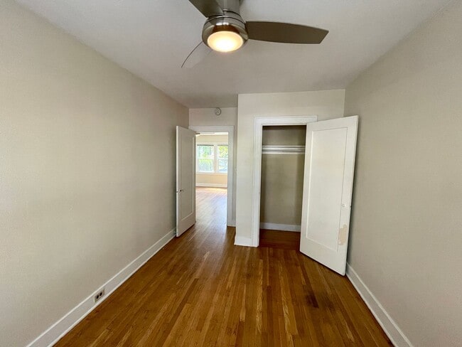 Building Photo - Vintage 1 Bedroom with Hardwood Floors, Close-In Location