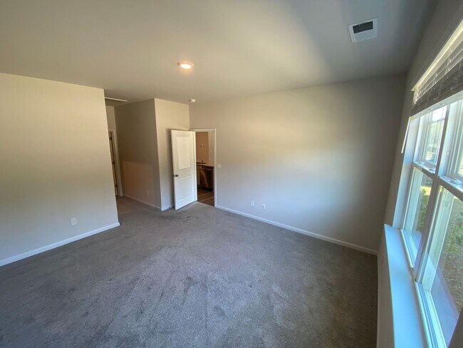 Building Photo - Brand new construction home in the desirable Brunswick Forest subdivision