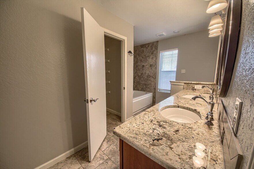 Building Photo - 132 Wistoria