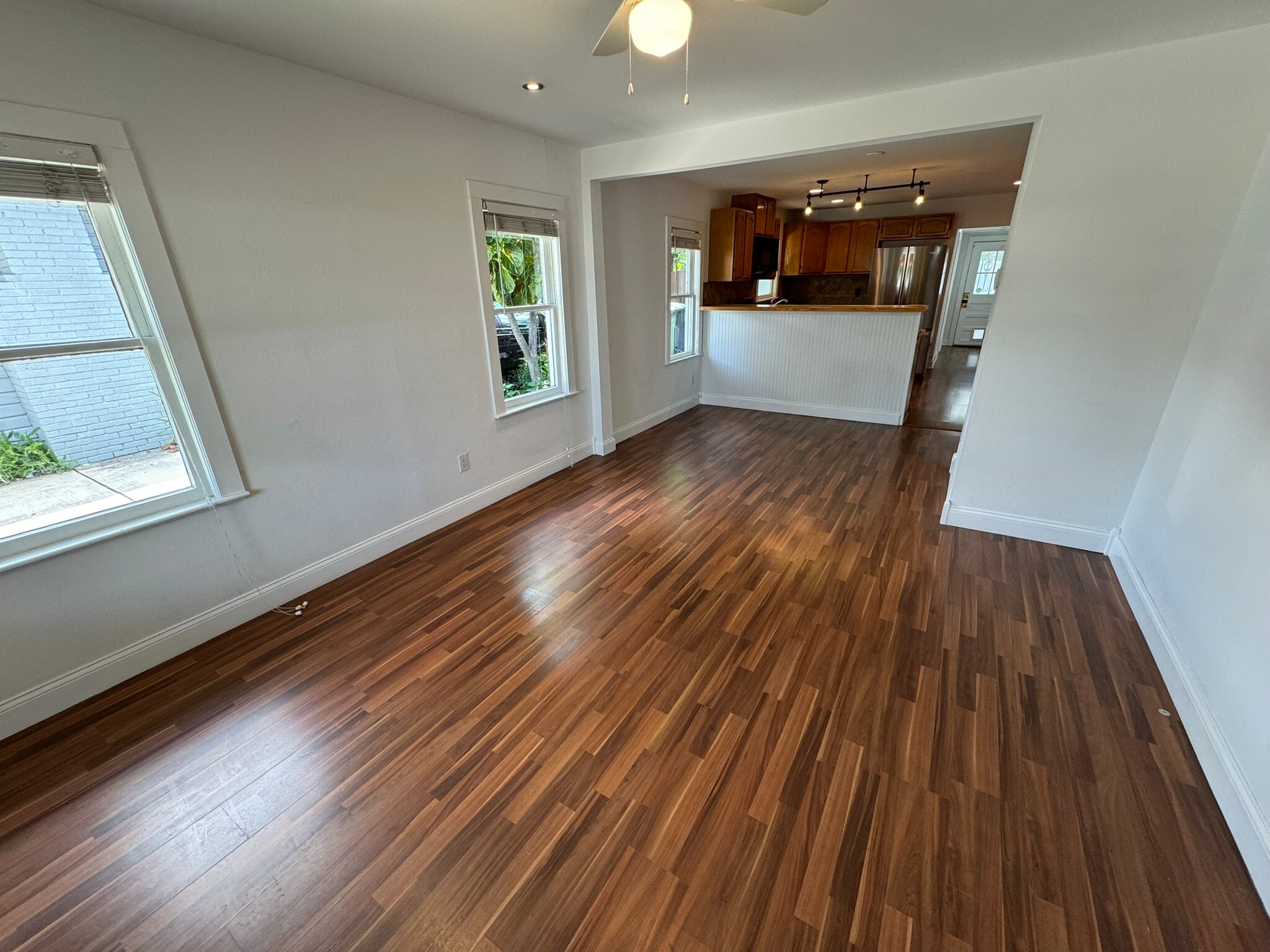 Building Photo - 212 W North Bay St