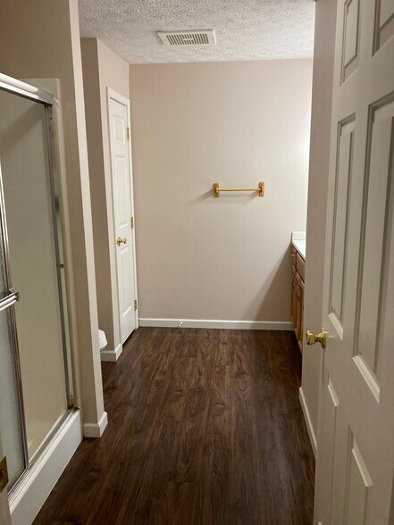 Building Photo - 14829 Lenox Dr