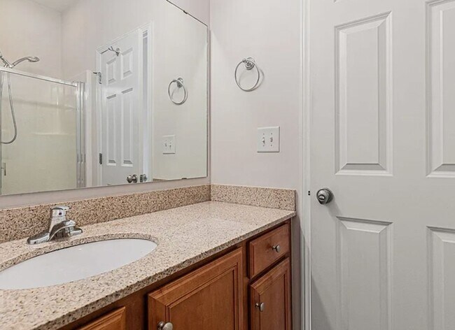 Building Photo - Market Common townhouse with garage!!