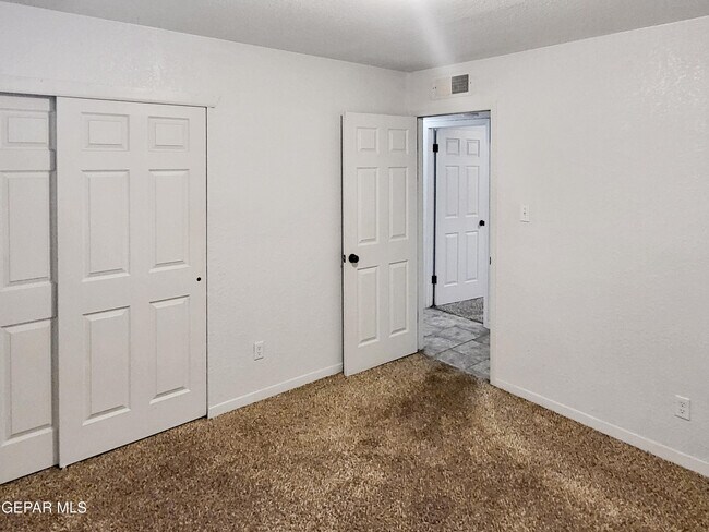 Building Photo - 1001 Shawnee Ln