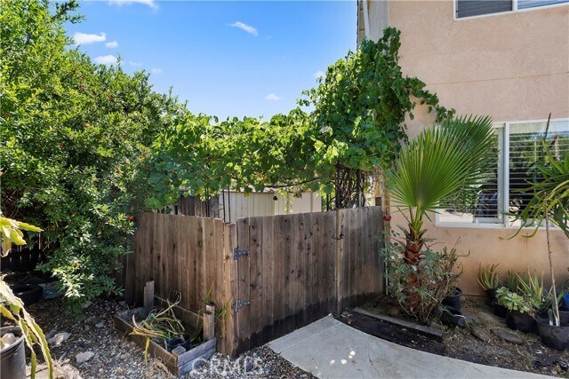 Building Photo - 42467 Thoroughbred Ln