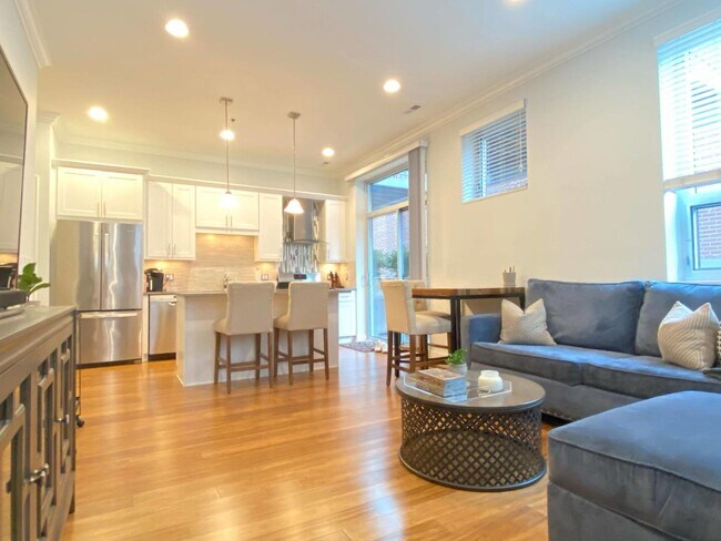 Building Photo - 1247 W Madison St