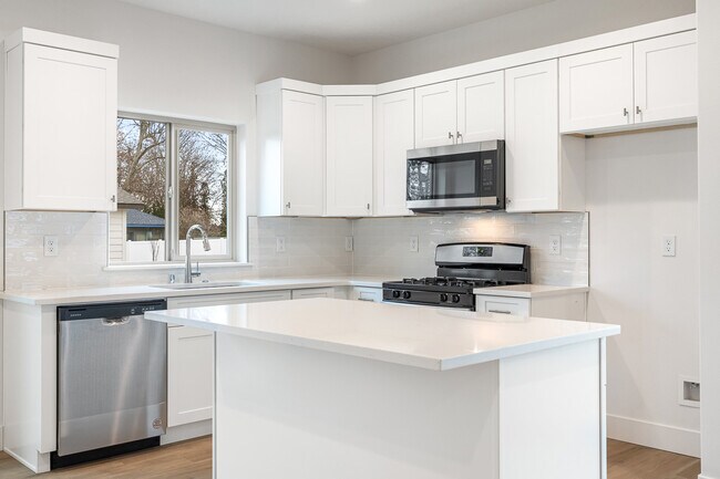 Building Photo - 1009 S Underwood Pl