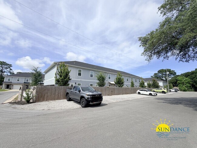 Building Photo - Gorgeous 2 Story 4 Bedrooms Townhome in Fort Walton Beach!