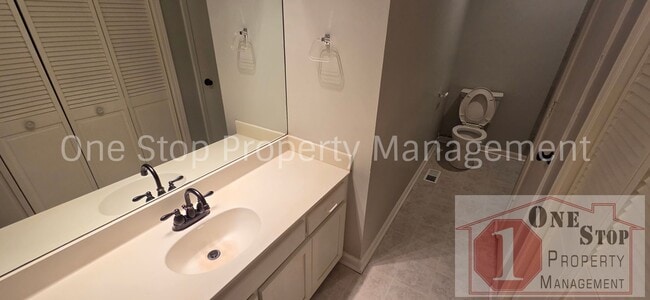 Building Photo - Charming 3 Bedroom, 2 Bathroom, 2 Car Garage Home in Parkville