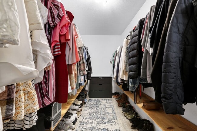 Building Photo - ***APPLICATION CURRENTLY UNDER REVIEW***Ga...