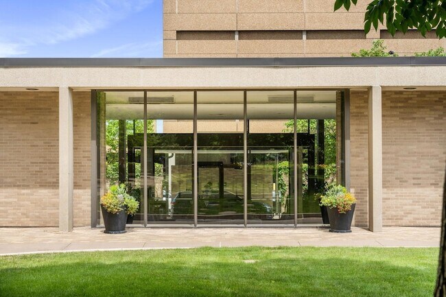 Building Photo - 19 S 1st St