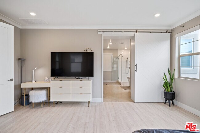 Building Photo - 101 Turnstone