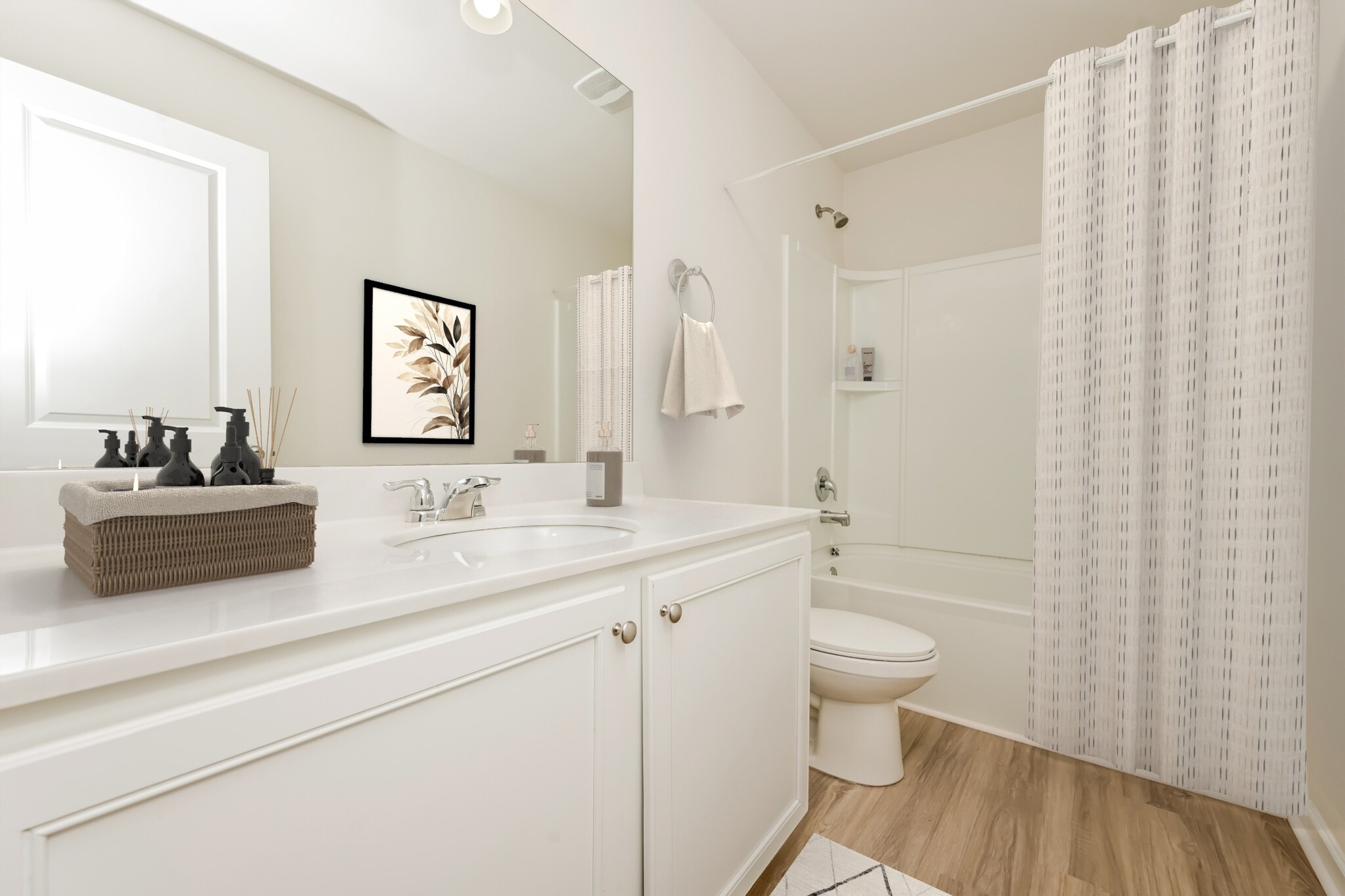 Building Photo - 3577 Saratoga Cir