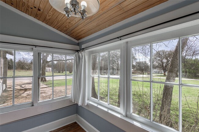 Building Photo - 254 S Railroad St