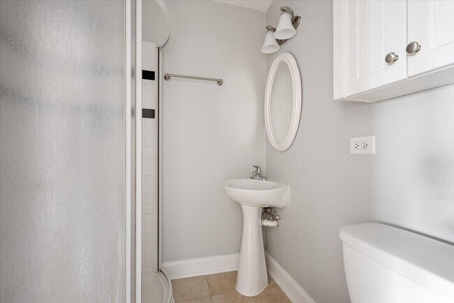 Building Photo - 1343 W Winona St