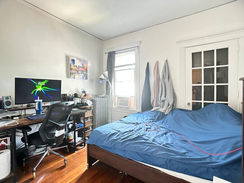 Building Photo - 324 Faneuil St