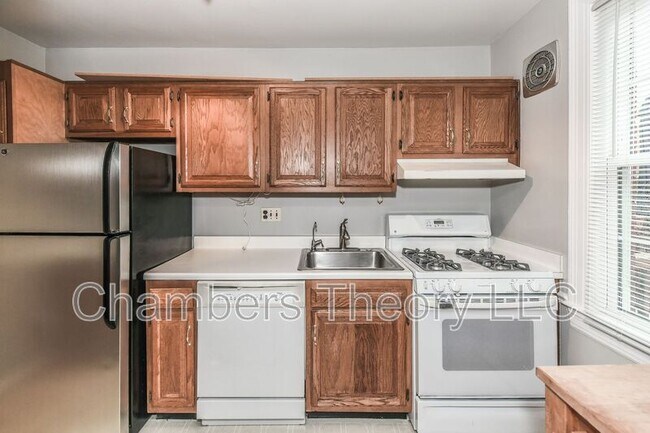 Building Photo - 1501 S Edgewood St