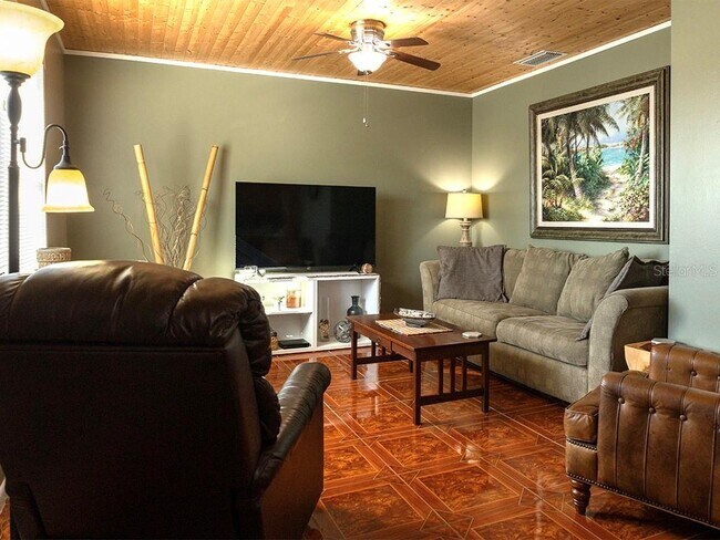 Building Photo - 380 Base Ave E