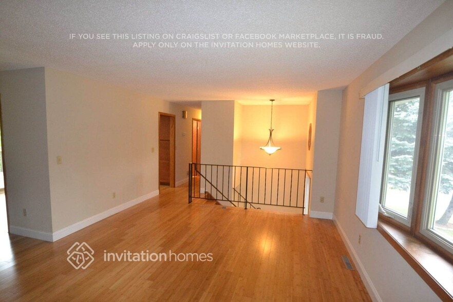 Building Photo - 7897 Kingsview Ln N