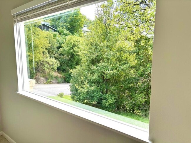 Building Photo - 3306 Westhill Dr