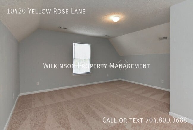 Building Photo - 10420 Yellow Rose Ln