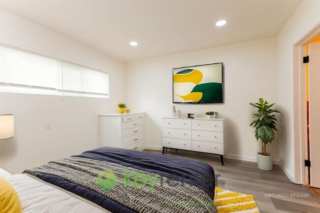 Building Photo - Bright & Beachy One-Bedroom Condo in San C...