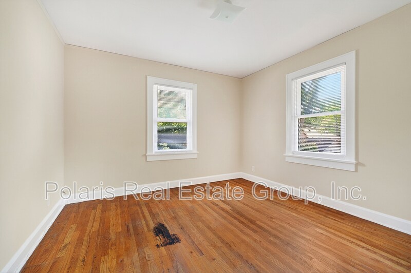 Building Photo - 717 E 60th St